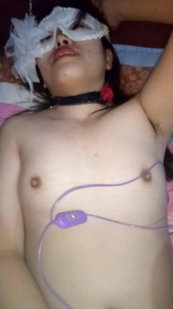 露脸才是王道！济南女大学生【玲子】如何被男友调教成淫娃的自拍视图~露出野战公交车上口交~极度反差 截图14