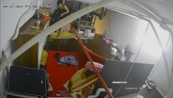 【极品稀缺 ️破解摄像头】极品服务员宿舍日常 ️小姐姐年轻美乳好坚挺 穿搭职业装制服很有气质 距离超近 高清1080P版 截图2