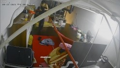 【极品稀缺 ️破解摄像头】极品服务员宿舍日常 ️小姐姐年轻美乳好坚挺 穿搭职业装制服很有气质 距离超近 高清1080P版 截图3