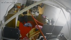 【极品稀缺 ️破解摄像头】极品服务员宿舍日常 ️小姐姐年轻美乳好坚挺 穿搭职业装制服很有气质 距离超近 高清1080P版 截图6