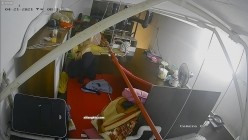 【极品稀缺 ️破解摄像头】极品服务员宿舍日常 ️小姐姐年轻美乳好坚挺 穿搭职业装制服很有气质 距离超近 高清1080P版 截图7