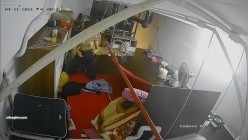 【极品稀缺 ️破解摄像头】极品服务员宿舍日常 ️小姐姐年轻美乳好坚挺 穿搭职业装制服很有气质 距离超近 高清1080P版 截图8