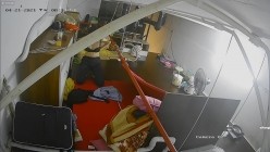 【极品稀缺 ️破解摄像头】极品服务员宿舍日常 ️小姐姐年轻美乳好坚挺 穿搭职业装制服很有气质 距离超近 高清1080P版 截图13