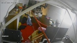 【极品稀缺 ️破解摄像头】极品服务员宿舍日常 ️小姐姐年轻美乳好坚挺 穿搭职业装制服很有气质 距离超近 高清1080P版 截图16