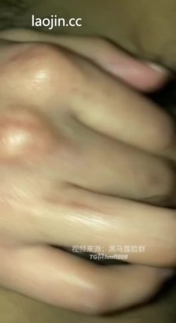 【金融圈女白领】，性奴母狗，有受虐倾向，掐着脖子满脸红晕，完美露脸 截图3