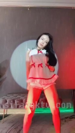 顶流网红泄密！虎牙巨乳肥臀高颜值极品女神【小海豚】土豪5000定制流出 截图3