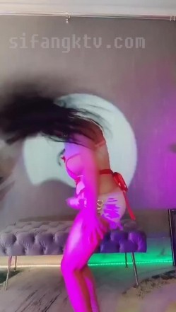 顶流网红泄密！虎牙巨乳肥臀高颜值极品女神【小海豚】土豪5000定制流出 截图9