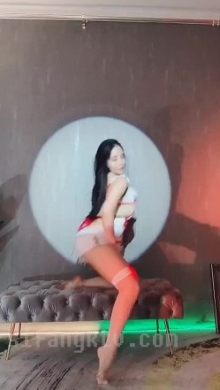 顶流网红泄密！虎牙巨乳肥臀高颜值极品女神【小海豚】土豪5000定制流出 截图12