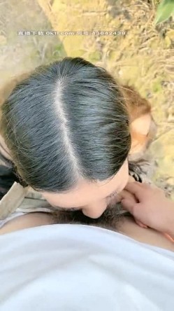 漂亮美乳户外露出美女〖麻衣川子〗户外发骚跟大哥下乡野战啪啪 跪舔裹屌 全裸翘美臀无套后入 春潮红晕 高清源码录制 截图1