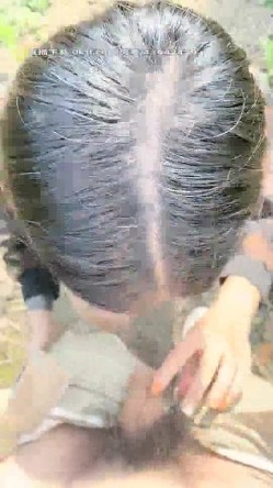 漂亮美乳户外露出美女〖麻衣川子〗户外发骚跟大哥下乡野战啪啪 跪舔裹屌 全裸翘美臀无套后入 春潮红晕 高清源码录制 截图6