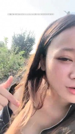 漂亮美乳户外露出美女〖麻衣川子〗户外发骚跟大哥下乡野战啪啪 跪舔裹屌 全裸翘美臀无套后入 春潮红晕 高清源码录制 截图9