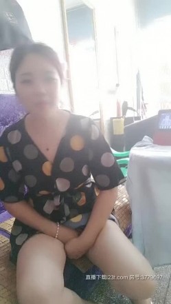 理发店的骚表姐大白天饥渴求操 店外人流攒动店内火热激情 沙发上侧骑乘啪啪 进里屋无套爆操内射干一炮 高清源码录制 截图1