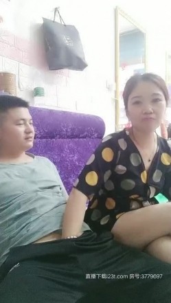 理发店的骚表姐大白天饥渴求操 店外人流攒动店内火热激情 沙发上侧骑乘啪啪 进里屋无套爆操内射干一炮 高清源码录制 截图5