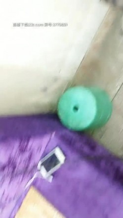 理发店的骚表姐大白天饥渴求操 店外人流攒动店内火热激情 沙发上侧骑乘啪啪 进里屋无套爆操内射干一炮 高清源码录制 截图13
