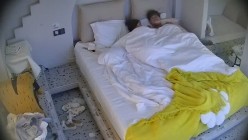民宿酒店 男人等的美少妇身材苗条 脱衣之后的大奶子很惊艳 男人拿脸撞屁股有点意思 舔狗本狗无疑 截图13