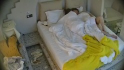 民宿酒店 男人等的美少妇身材苗条 脱衣之后的大奶子很惊艳 男人拿脸撞屁股有点意思 舔狗本狗无疑 截图14