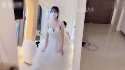 白色婚纱礼服极致诱惑，通体白净极品新娘被化妆师在镜前深度爆操 截图7