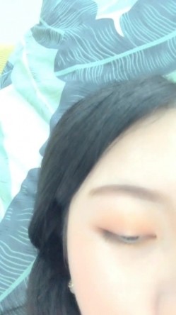 高颜值美女丑曦第三部抖臀诱惑收费秀 苗条身材翘着屁股来大姨妈自摸逼逼 截图14