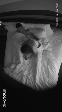新流出乐橙 安防数对年轻男女开房写实-大学生试着破处 截图7