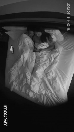 新流出乐橙 安防数对年轻男女开房写实-大学生试着破处 截图12