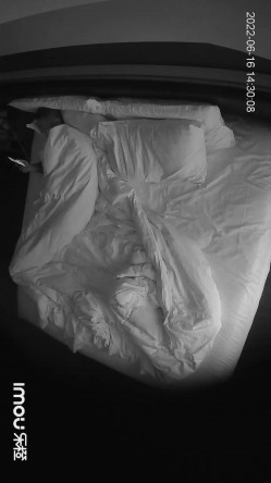 新流出乐橙 安防数对年轻男女开房写实-大学生试着破处 截图16