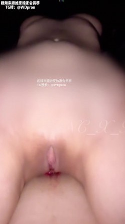 极品大奶粘人系女友「9C」第一视角口交性爱，插进去真的好有饱腹感，小穴里面热热的，能感受到小穴里面的肉在不停的夹着肉棒 截图4