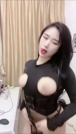 快手高冷美女 ️-芝士姐姐- ️：OL制服、包臀裙子，实在是太美，自慰、啪啪、摇胸舞，扭胯 太诱人！ 截图11
