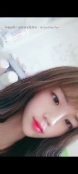 21岁清纯女孩 小猫猫 ，下海捞金，尿尿特写，清澈的尿液，响亮的嘘嘘嘘，真是漂亮！ 截图3