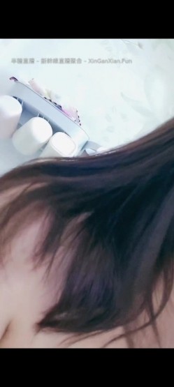 21岁清纯女孩 小猫猫 ，下海捞金，尿尿特写，清澈的尿液，响亮的嘘嘘嘘，真是漂亮！ 截图8