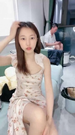 一线城市 某公司人事白领【小白呀呀】办公室里逼太痒 排气！ 截图2