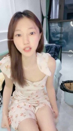 一线城市 某公司人事白领【小白呀呀】办公室里逼太痒 排气！ 截图5
