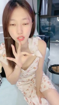 一线城市 某公司人事白领【小白呀呀】办公室里逼太痒 排气！ 截图6