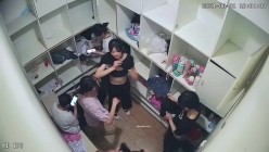 舞蹈班《监控破解》偷拍多位美女学员后台换衣服 截图1