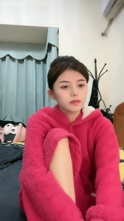 校花美女【十九岁女大】酥胸诱惑~跳蛋狂震~口交后 各种体位爆操内射 截图1