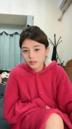 校花美女【十九岁女大】酥胸诱惑~跳蛋狂震~口交后 各种体位爆操内射 截图3