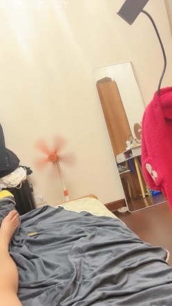 校花美女【十九岁女大】酥胸诱惑~跳蛋狂震~口交后 各种体位爆操内射 截图14
