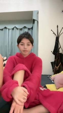 校花美女【十九岁女大】酥胸诱惑~跳蛋狂震~口交后 各种体位爆操内射 截图16