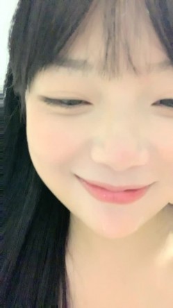 超卡哇伊极品美少女！外表甜美大尺度自慰！美乳多毛骚穴，粗大假屌插入，娇喘呻吟喊舒服，妹妹太骚了 截图10