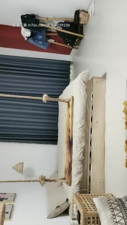 床上黑丝少妇的3P，看两位大哥怎么抠她就行了，情趣房间会玩的大哥，连抠带草还有道具骚逼给她玩肿喽刺激 截图1