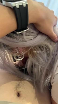云盘高质露脸泄密！究极反差，金发舌钉卧蚕，火辣小母狗，舔脚足交，被金主各种调教啪啪 截图6
