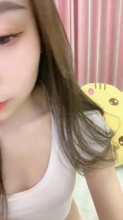甜美颜值女神！近期下海超棒身材！说话温柔，从下往上视角掰穴，翘起美臀摇摆，低低呻吟好听 截图1