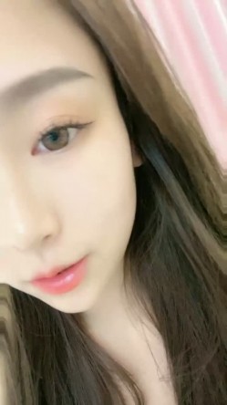 甜美颜值女神！近期下海超棒身材！说话温柔，从下往上视角掰穴，翘起美臀摇摆，低低呻吟好听 截图14