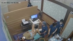 《妇产科监控破解》多位美女少妇张开大腿让医生又抠又摸检查阴道 截图2