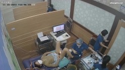 《妇产科监控破解》多位美女少妇张开大腿让医生又抠又摸检查阴道 截图4