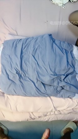 ️高颜口爆舌吻【05不吃香菜】黑丝白丝高跟无套后入 大肥臀雪白奶子甩的飞起 截图16
