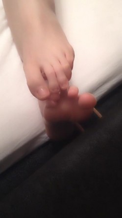 《云盘泄密》身材不错的东北美少妇和相好之间的私密被曝光 截图9