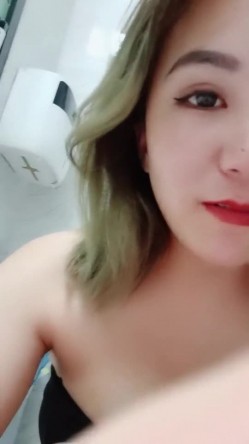 你的小祖宗 性感黑丝又骚又浪 ️跳蛋自慰抚摸激情诱惑，时不时露露奶头美穴，撩骚勾人心魂 ️狼友们快点来操死她！ 截图10
