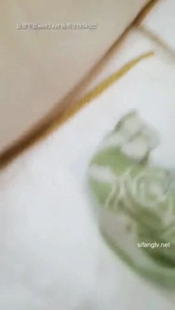 俩小伙太屌 在带泳池的超豪华酒店客房 混战三个长腿洋妞 雪白的皮肤长腿身材比例棒 其中一个像好莱坞明星 截图12