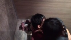 精彩公共场所啪啪被偷拍 ️最强刺激性爱甄选 ️餐厅厕所啪操宿醉女同学 截图15