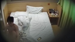 民宿酒店 卷毛哥带女朋友过暑假 女生很漂亮 皮肤身材全一流 特别是胸和屁股 圆润 截图11